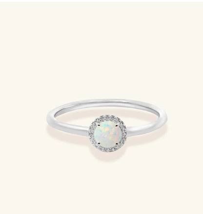 Junipurr Ophelis opal pendant ring with moving gemstone detail, product view.