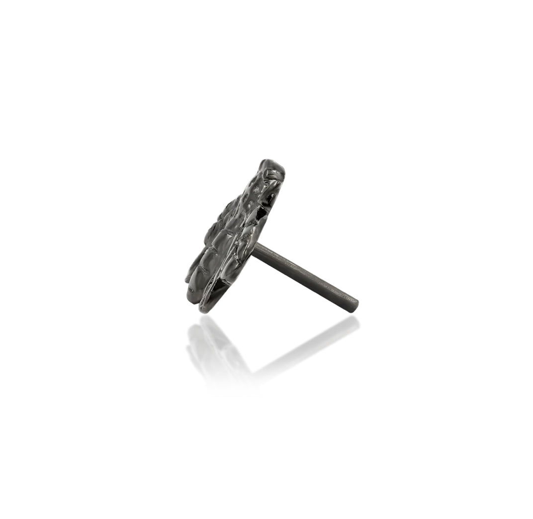 Junipurr Scene Bee solid 14k gold bee jewellery with detailed sculpting and a black-rhodium finish.