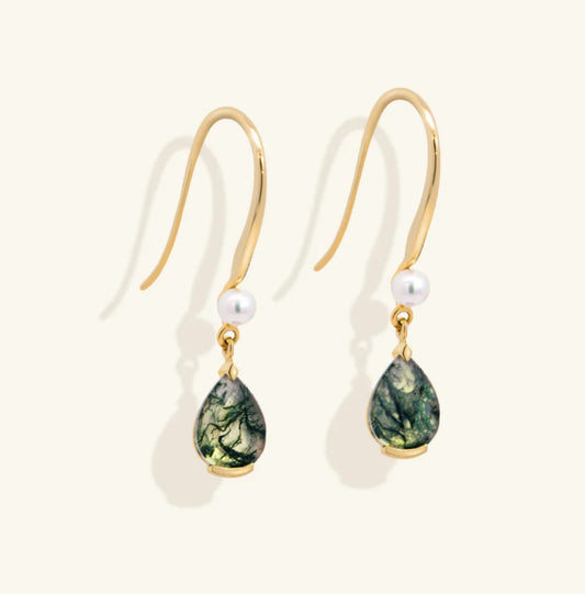 Junipurr Veqq solid 14k gold hanging charm set with genuine moss agate and three freshwater pearls, product image.