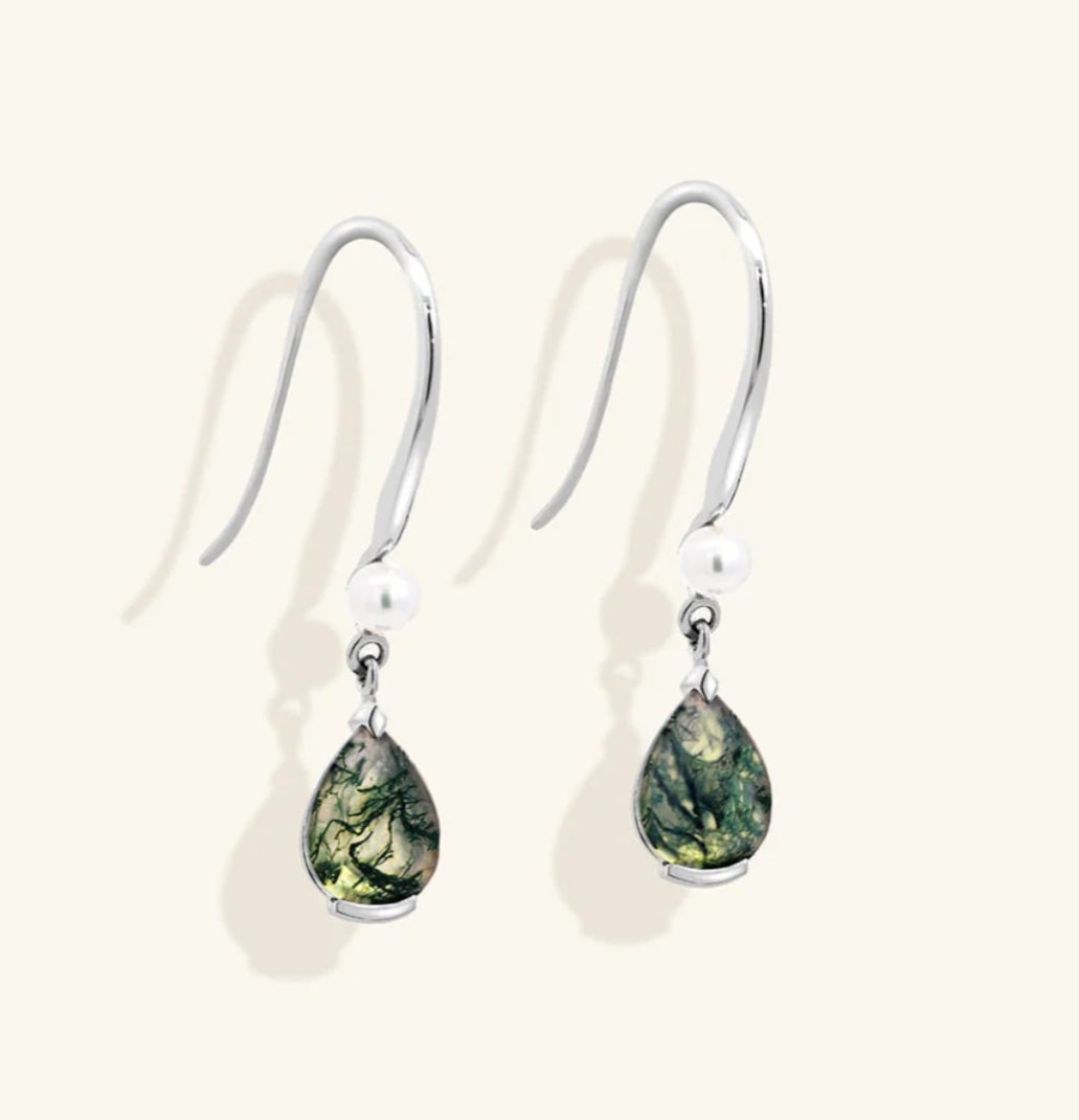 Junipurr Veqq solid 14k gold moss agate and freshwater pearl graduated chain charms, product image.