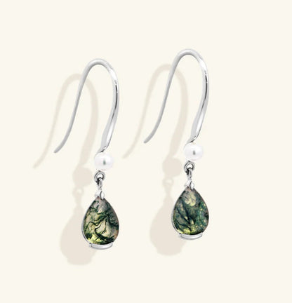 Junipurr Veqq solid 14k gold moss agate and freshwater pearl graduated chain charms, product image.