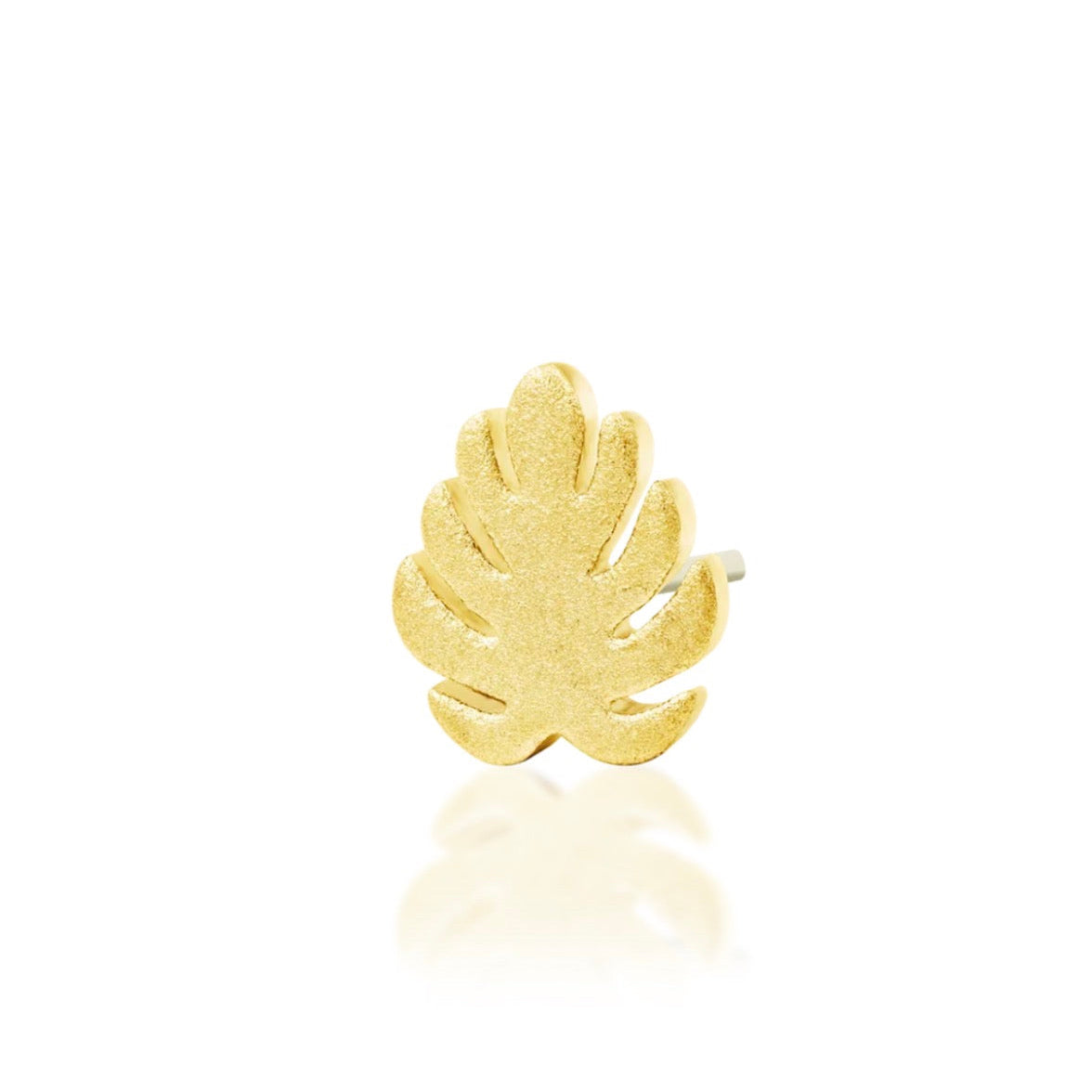 Monstera leaf helix earring in yellow gold featuring Junipurr’s compact tropical botanical design.