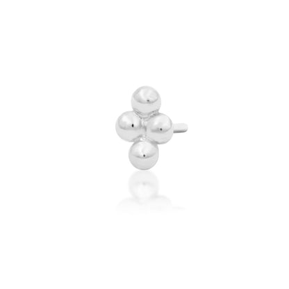 Solid gold helix earring in white gold, featuring Junipurr Beaded Diamond’s compact textured cluster.