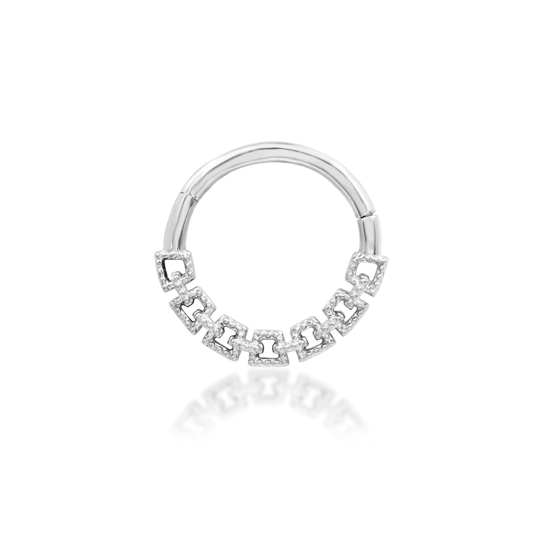Solid gold helix ring in 14k white gold featuring Junipurr Sasha’s contemporary geometric detail.
