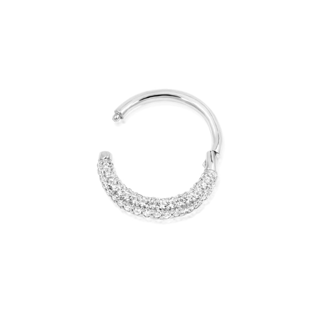 Angled perspective of the Junipurr Jewellery Opulence ring in white gold, showcasing polished finish and CZ accents.
