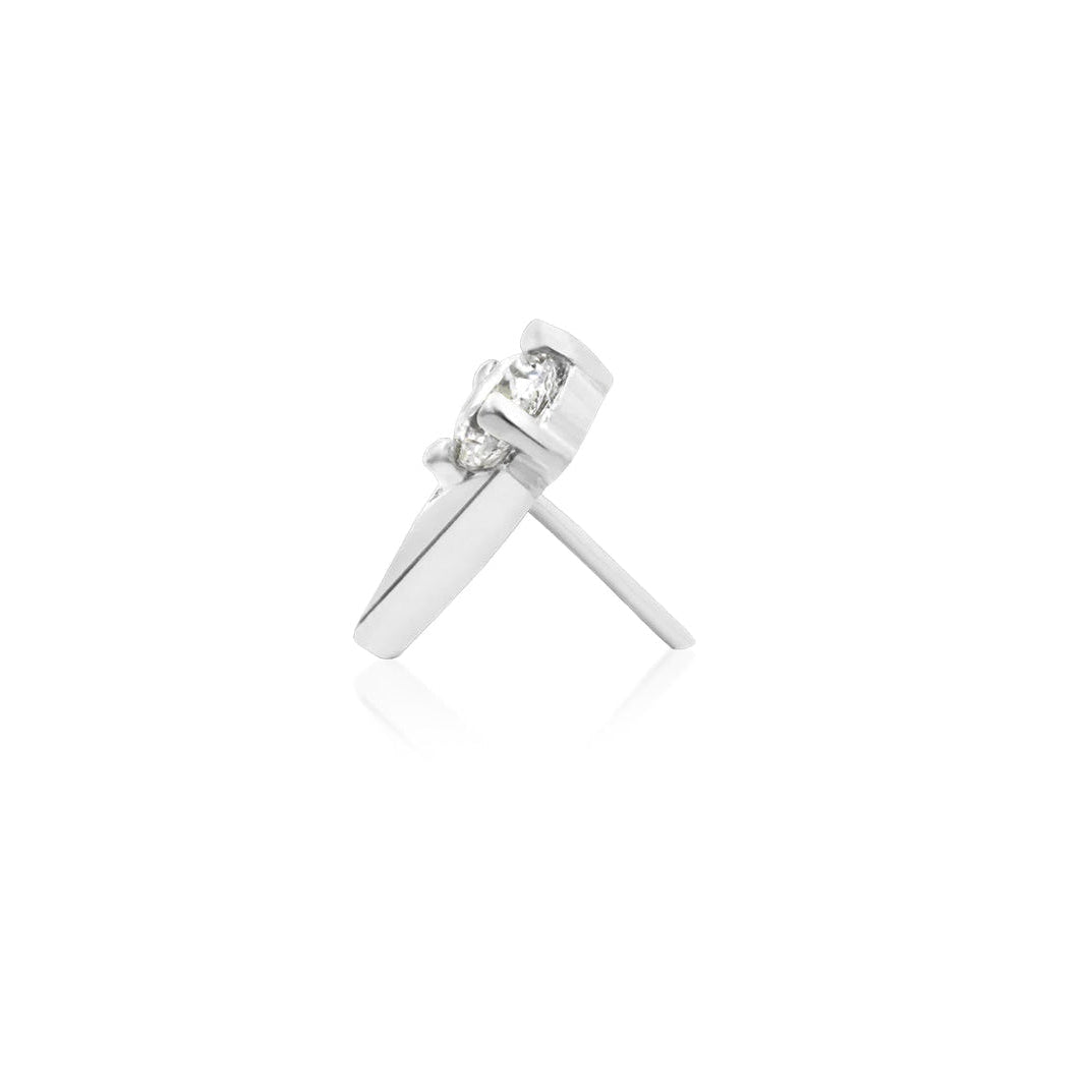 Botanical piercing jewellery in white gold, combining a polished flower form with refined gemstone sparkle.