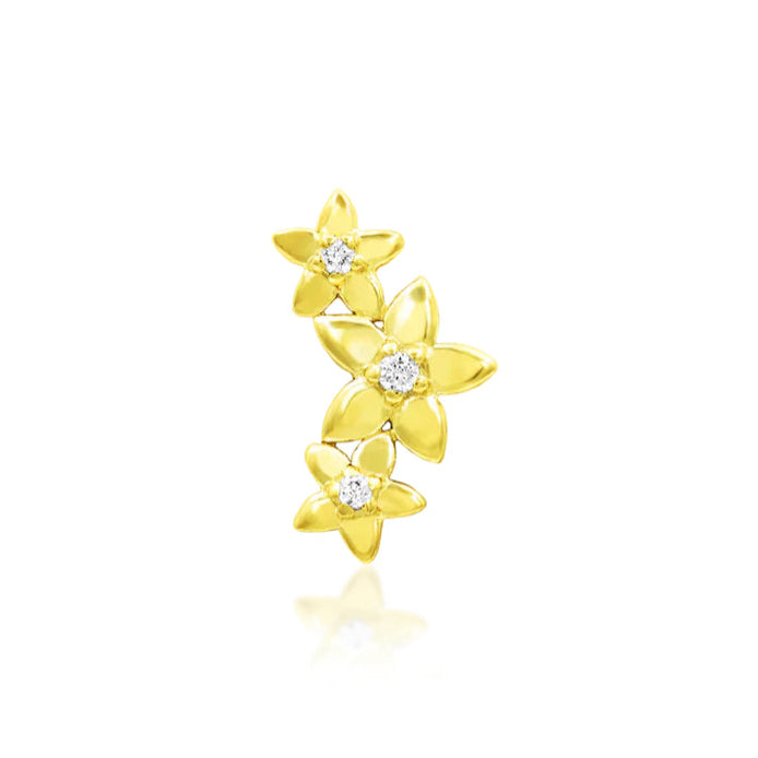 Floral cartilage earring in yellow gold with sparkling flowers arranged along an elongated curved setting.